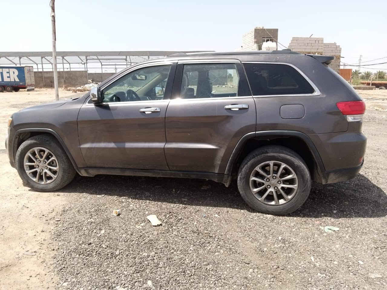 سلام عليكم

جيب كراند شيروكي V6, 3600 , 4X4
موديل 2017
فول مواصفات 1/1
المواصفات :- .
كشنات كهرباء
كشنات الامامية كهربائية + تدفئة تبريد
شاشة 8 انج
داخل جلد
مري حراري
اشارة بالمري
حساسات امامية خلفية
نشغيل عن بعد، اطفاء عن بعد صندوق كهرباء
تخم تاير جديد
3 وضعيات للقيادة :-
Sport نضام
ECO نضام

Normal نضام
المصابيح الامامية متفاعلة مع LED نهاري 

المصابيح الامامية

نضام خاص للطرق الوعرة

نضام صعود الجبال

تدفئة ستيرن

وضع الفرامل الخلفية الالكترونية ( توقف ذاتي عند الرجوع )

مكاني بغداد الأمين 
رقمي ***********
***********
السعر 148بيهة مجال للطيبين
علما سيارة مصبوغة عام حادث داخلة غابة مطخطخة
