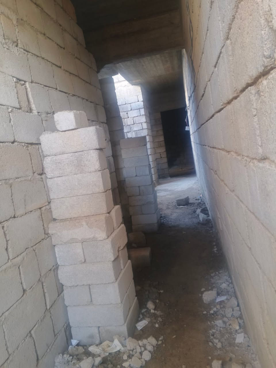 موجود هيكل ١٠٠ متر باص طابق ونص قوسيات يم المدرسه الصينيه يبعد عن المدرسة تغريبآ ١٠٠ متر مؤسس مجاري كامل و مصبوبه الارضيه غرفتين فوك وصحيات طابق الارضي غرفة وهول مطبخ استقبال صحيات زراعي سند نموذج ٢٥ للتواصل *********** بي وتساب
