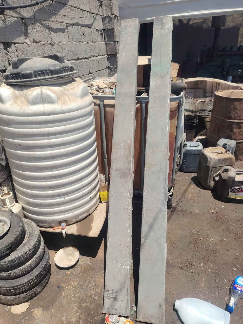 السلام عليكم تطاويل مال سجاجين مال رافعه شوكيه لحديد جنل  العنوان بغداد جرف النداف فلكه سلمان باك الهاتف ***********  لسعر 175 الف وبيهن مجال
