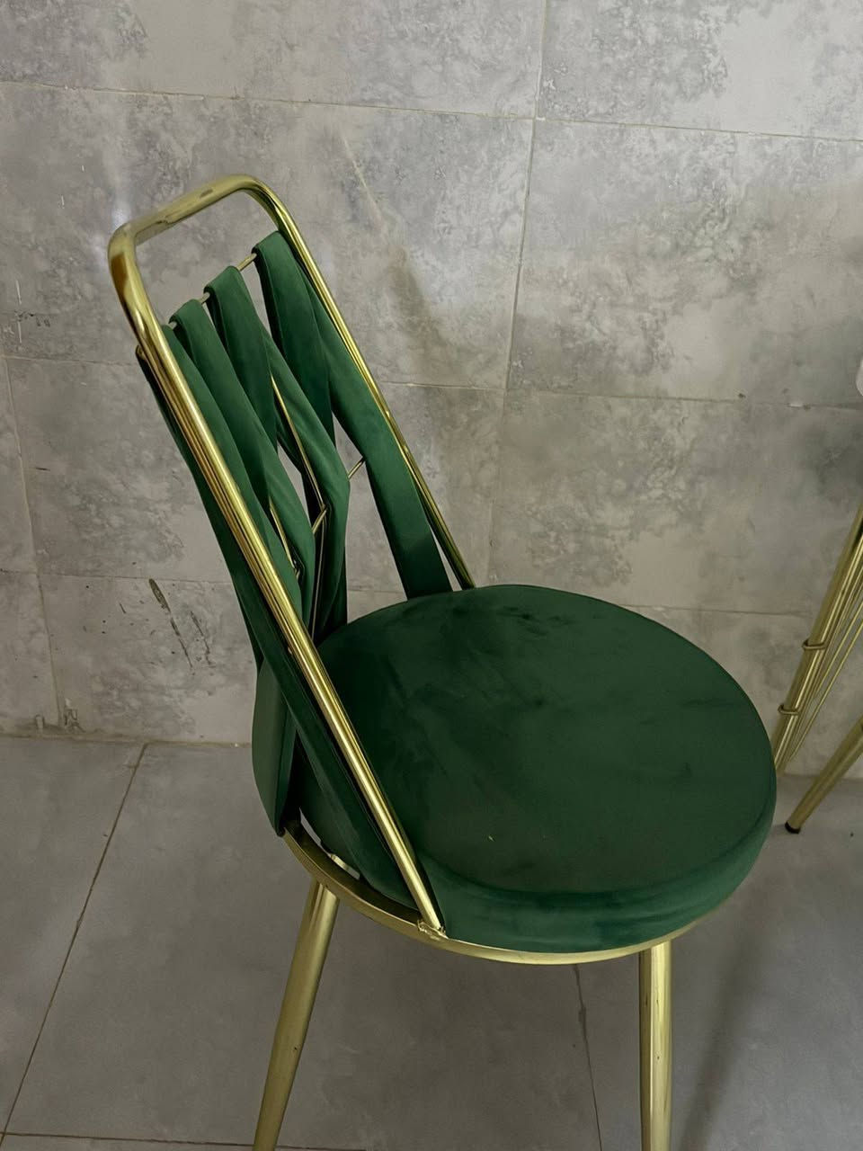 ميز طعام مع 6كراسي نضيف السعر 110قفل عنوان بغداد زعفرانية
***********
