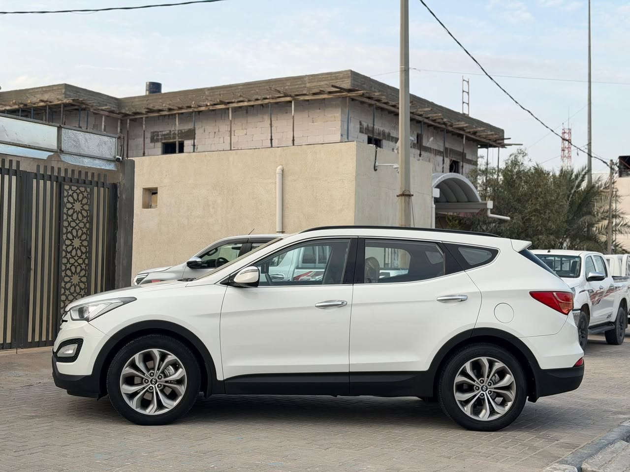 السلام عليكم 
سنتافي موديل 2014(خليجي
محرك 6 سلندر. 7 راكب. رقم بصره تحويل
سنويه وهزه ورقام جدد. جاهزه السياره تبريد كير محرك حداديه تخم تاير. مواصفاتها شاشه كامره حساس تحكم ستيرن. كشن كهربائي مرايات شفط يدات كروم. بك لايت لد (لايت لد)فول زنون 
مكاني بصره
شراي يخابر
***********
