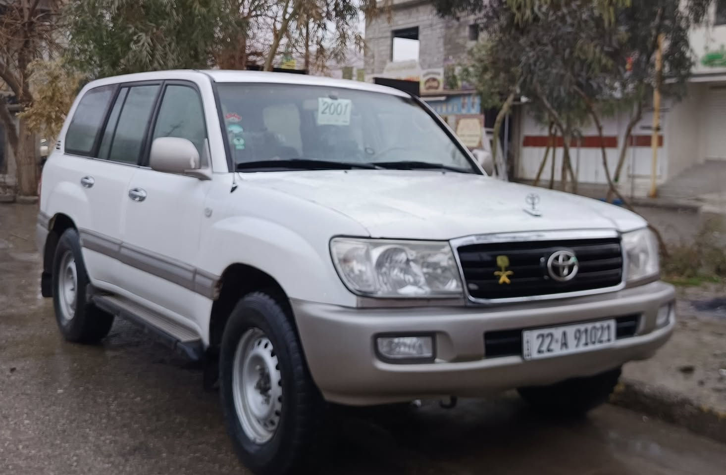 مۆنیکا ٢٠٠١
تەحویل ئەسڵی
سەنەوی تازەیە
سێ ڕوبع
ناوزەردو تەرتیبات
کارتی بانزینی هەیە
گیرو مەکینەو دەبڵ ئەکسل تەقەوڕەقە
هەموو گیانی بەشەرت
یەک عەیب و سەت دۆلار ببڕە
تاقمێ تایەو ویلی لۆک
سعری ١١٨ گەڵاو مەجاڵێ کەم
***********
