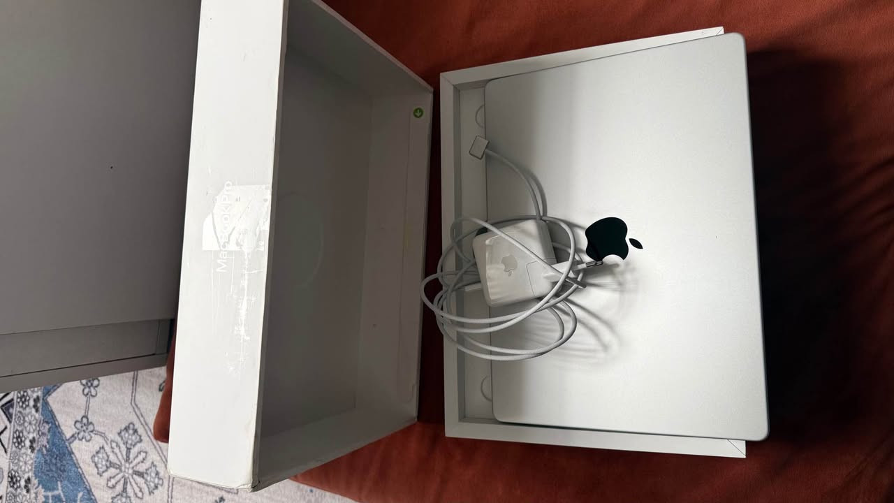 🔥 MacBook Pro 14 M3 Pro بۆ فرۆشتن 🔥

• Model: MacBook Pro 14-inch  
• Chip: Apple M3 Pro (11-Core CPU / 14-Core GPU)  
• RAM: 18GB  
• Storage: 512GB SSD  
• Battery Health: %100  
• Cycle Count: 10 (زۆر کەم بەکارهاتوو)  

📌 دۆخی ئامێر: زۆر پاک وەک نوێ  

💵 نرخ : 2,350,000

‎⚡ ئامێرەکە زۆر خێرا و بەهێزە، گونجاوە بۆ کار و دیزاین و پڕۆگرامینگ أربيل, العراق


**إذا كنت صاحب هذا الإعلان وتريد حذفه لأي سبب، رجاءا أرسل رسالة إلى الدعم الفني**