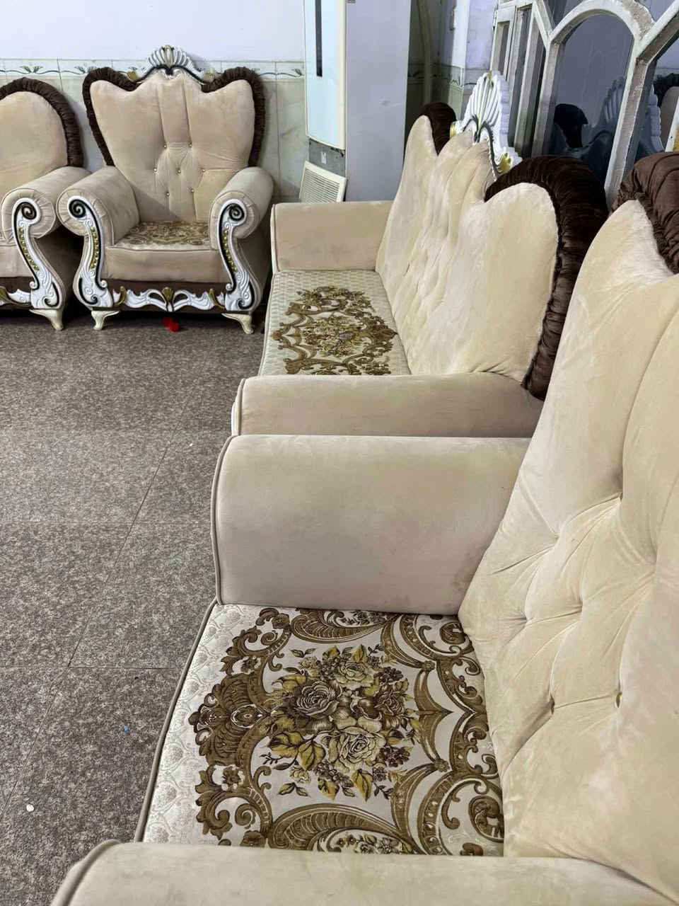 #بيع_مستعجل📌👇🏻
تخم ملكي للبيع (١٥) مقعد مع الطبلات💯
العنوان #بغداد_البنوك📍للمزيد مراسلتي✅👍


**إذا كنت صاحب هذا الإعلان وتريد حذفه لأي سبب، رجاءا أرسل رسالة إلى الدعم الفني**