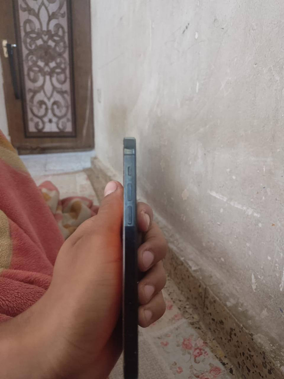 ايفون ١٢ برو ذاكره ١٢٨ مستبدل بطاريه اصليه ١٠٠
وشاشه اصليه ٣ خيارات وكلش واضحه فيس ايدي متوقف . والكامره الخلفيه تضغط x٢ وتشتغل طبيعي بس x١ماعرف ليش متشتغل..   الاماميه شغاله كلشي مابيها
سعر 275 وبي مجال  أو مراوس  مكاني 
بغداد
***********. واتساب او اتصال
