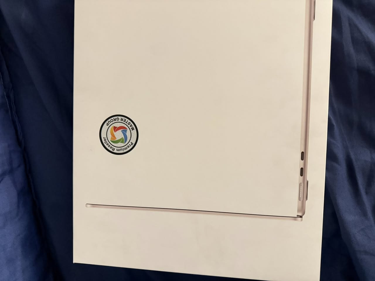 Macbook air m4 
256 GB
16 GB RAM
13.3 inch
Battery 100%
Cycle 19
ضمان ماستر
للتواصل 
***********
السعر خاص
