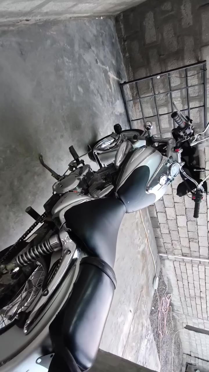 السلام عليكم. اخوان عندي هاي الدراجه. للبيع وترهم مراوس رايد 400.ولفرق مو مشكله.
