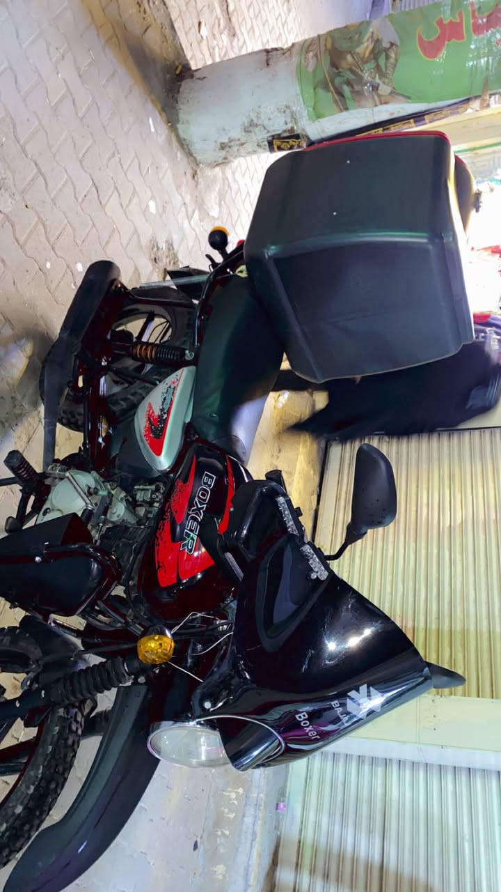 سلام عليكم احبتي ❤️.
بوكسر موديل ٢٠٢٢ نازله بشهر ل١٢ يعني تنحسب على ل٢٣ الدراجه تخبل وجديده بم معنا الكلمه مامشتغله دليفري والصندوق للجماليه فقط والدراجه مدفوع كمركها وكامله والختم قاضي ورقه الكمارك كامله كلها المعامله والدراجه تجي وتشوف شلون نضافتها وصوتها وكلشي بيها يخبل
السعر مليون ونص وبيها مجال 
١٥٠٠ 

العنوان بغداد العلاوي يم البانزيخانه مال علاوي او يم كراج العلاوي   

***********
