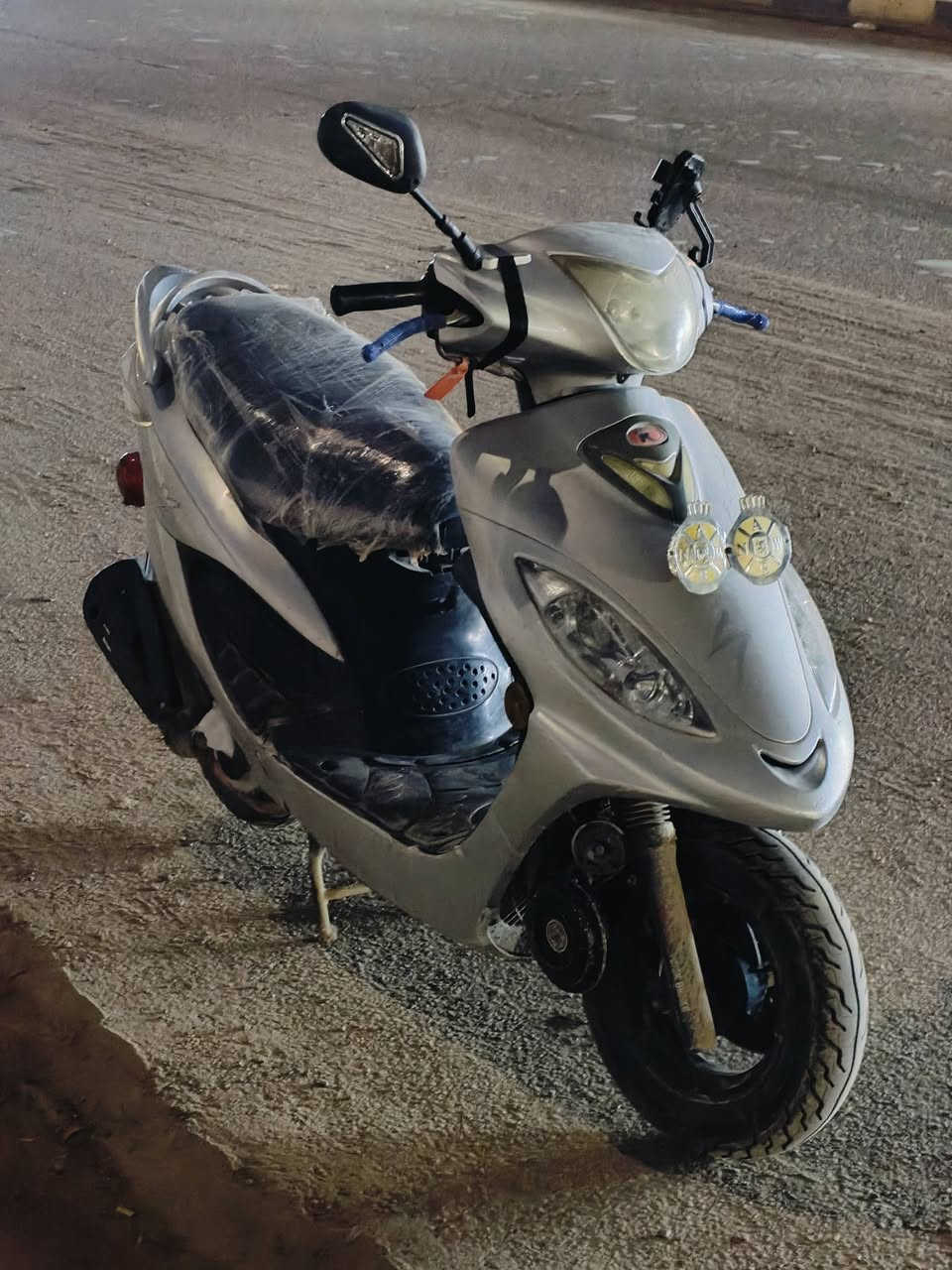 السلام عليكم
كامكو للبيع دراجه مجفته تجفيته حلوه مكينة ناعمة لايتات كهربائيات كله شغاله هورنات بوش اشاير خلفيه لد اصلي السعر 600 وبيها مجال بسيط للشراي 
*********** شطرة
