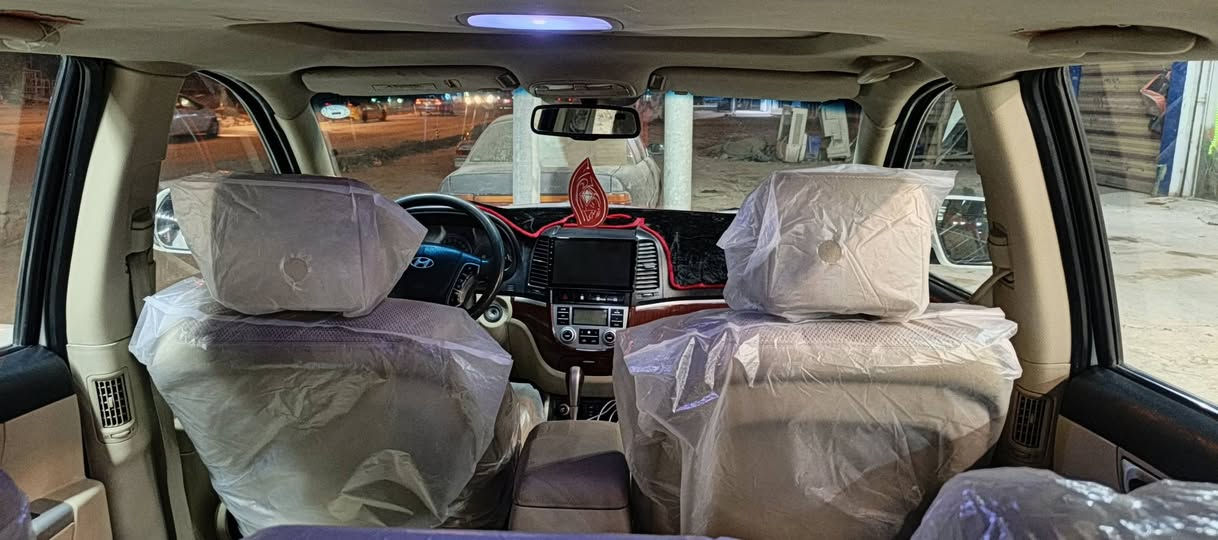 سنتافي موديل 2009سياره جاهزه فول موصفات عده البصمه هزه جديده رقم نكليزي تخم تاير جديد مكينه وكير عل شرط 6سلندر وراد خليجي  تبريد خير من الله حداديه بجيس بيه قطعه صبغ فقط سعرها 135 وبيها مجال***********
