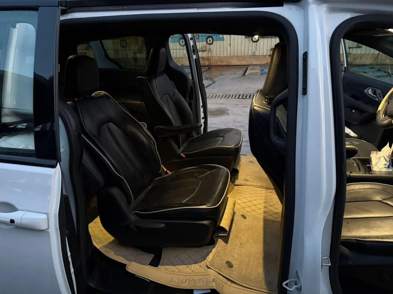 سلام عليكم
2024   CHRYSLER PACIFICA.  S 

كرايسلر باسفيكا هايبرد - بانزين - بلك ان 

الضرر ؛؛  موضح بلصور 

                 

اللوحه ؛؛ بغداد بسمي تحويل بنفس اليوم 

1-خمس كامرات السيارة 360

2- هندبريك بصمة 

3- تشغيل عن بعد 

4- هيترات بالكشنات 

5- رادر جانبي 

6- بيبان كهرباء ( تحكم ريمونت ) 

7- صندوق كهرباء شفط 

8- رادار امامي خلفي 

9- كشنات VIP منفصل

10- مانع انزلاق 

11- نظام ستوب بارك 

12- لايت لدالشكل الجديد 

13- تنبيه الخروج المسار 

14- شاشة كبيرة كاربلاي 

15- تبريد مركزي ثلاثة قطع 

16- تدفئه كراسي وستيرن

17- تحكم استيرن فول 

18- بردات داخلية 

19- اشاير بالمري 

20 -محرك 6 سلندر 3600 

21- كير ماوس 

22- نقطه عمياء 

23 - كشن كهرباء + خزن 

سعر السياره :260 

       مكان السياره بغداد

       ☎️ ***********
