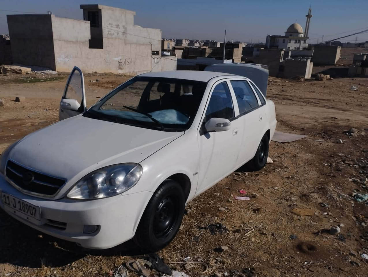 السلام عليكم
يارة ليفان موديل 2010 حجم 520 السعر 25 ورقة و بيها مجال 
سيارة نظيفة و مرتبة 
كير و محرك شرط 
طخم نص عمر
تايرات جدد
باتري جديد 
رقم بغداد و صاحبا الشرعي بالموصل و شرط التحويل 

التواصل على الخاص او على الرقم 
*********** و بي واتساب
