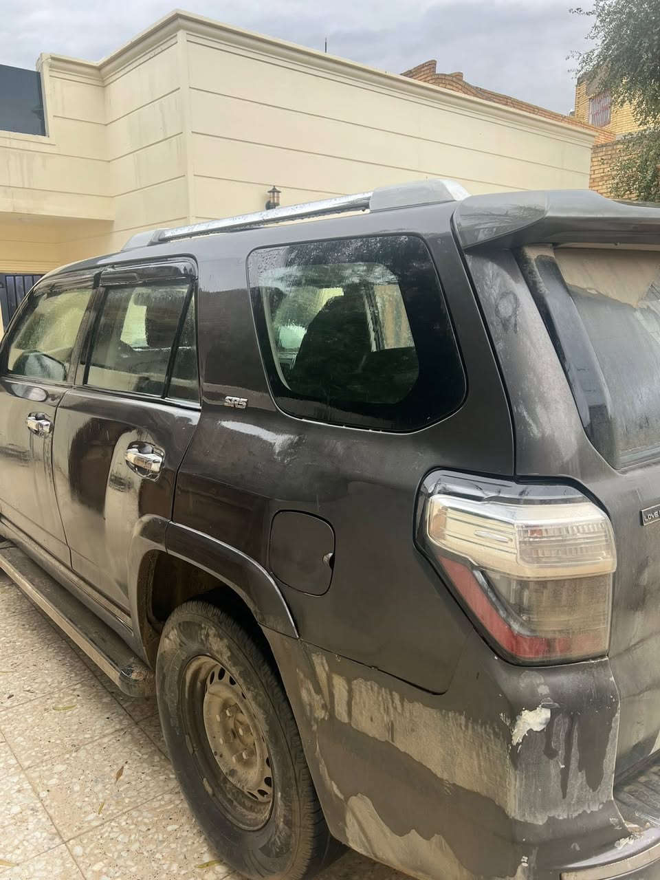 السلام عليكم للبيع فورنر مديل 2012 مواصفات SR5 السيارة خير من الله على ايدي مال جناي تخم تاير جديد حدادية جديد ضررها صفحه السايق بدون دواخل مكينه وكير كفاله لمعرفه السعر والتفاصيل الاتصال على ***********
