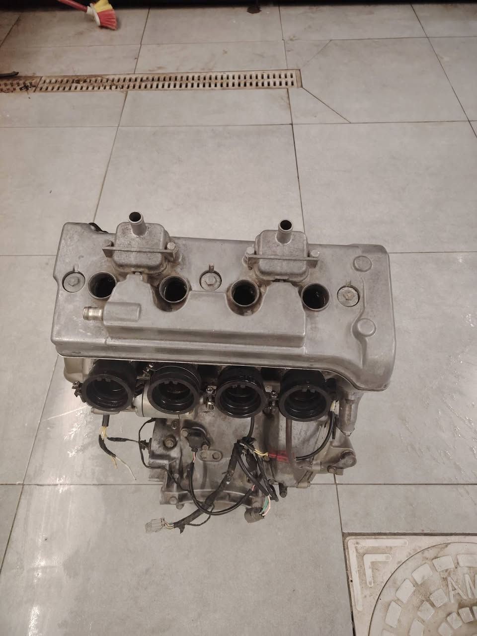 مكينة افوراي مفتوحه مره وحده طلع بيهه صوت خفيف مادري شنو المكينه شغاله وتمشي بس ابيع كوم حديد لأن ماعرف بيهن فه لذالك ماتكفل بشي مكاني بصره وتوصيل موجود والسعر قيم باليرضي الله وبخدمتك لأن ماعرف بيهن ***********
