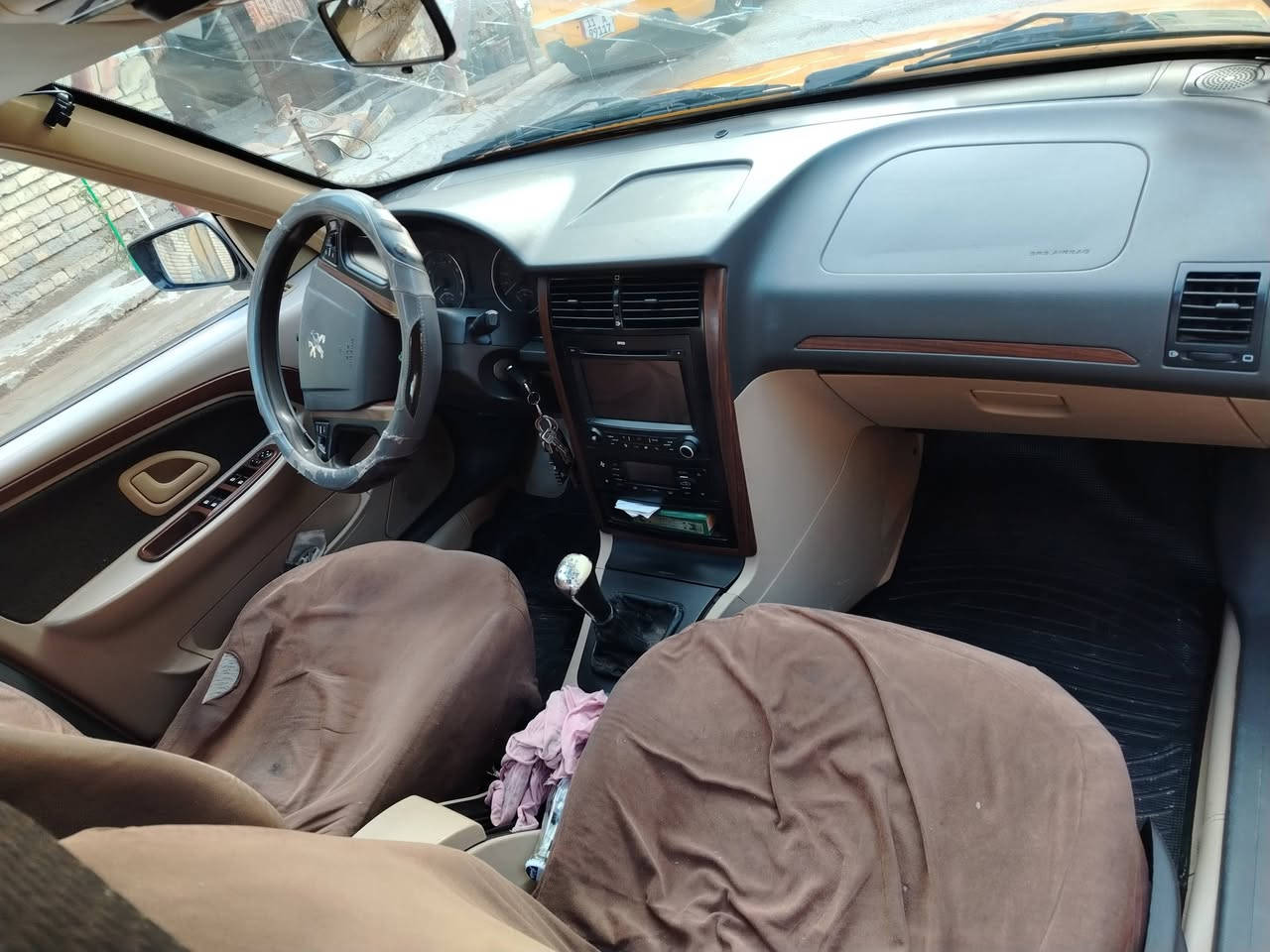 بيجو بارص موديل 18 كفاله عامه من الصبغ وتبديل بس بيه رصعات الموضحه بل صور الصدر نص عمر المحرك نضيف ولكير نضيف جاهزه مجهزه السعر النقد٦٠ وترهم قصد مقدمه٣٥ وكل شهر ٣وراق اصير ٧٥ واني خادم ***********
