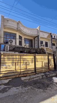 📢 إعلان للبيع – بيت سكني

للبيع بيت بمساحة 132م²
✔️ الواجهة: 6.60م
✔️ النزال: 20م

🔹 يتكون من:
 • مدخلين
 • كراج
 • صالة
 • مطبخ
 • صحيات عدد 4
 • غرف نوم عدد 3
 • حولي بيتونة

📍 الموقع: الغزالية – شارع مدير الأمن – شارع المدارس

📞 للاستفسار:
***********
***********
