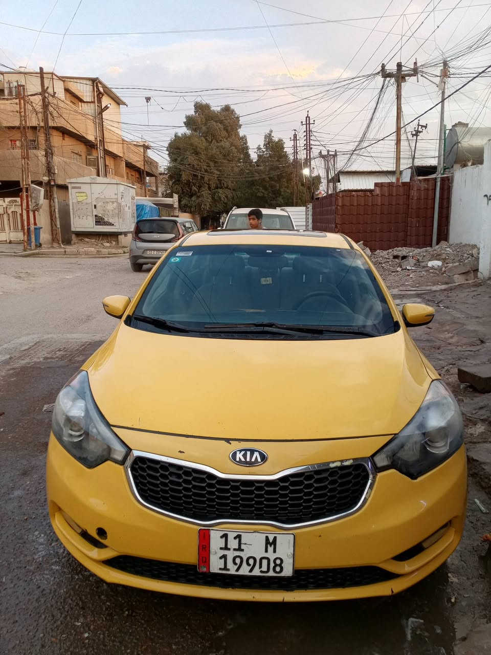 السلام عليكم كيه فورتي 14رقم بغداد بسمي سياره تحويل هزه قبل يومين مسويه محرك صدر كير  كله جديد محرك 2000تايرات جديد مكاني بغداد العبيدي 110بيه مجال ***********
