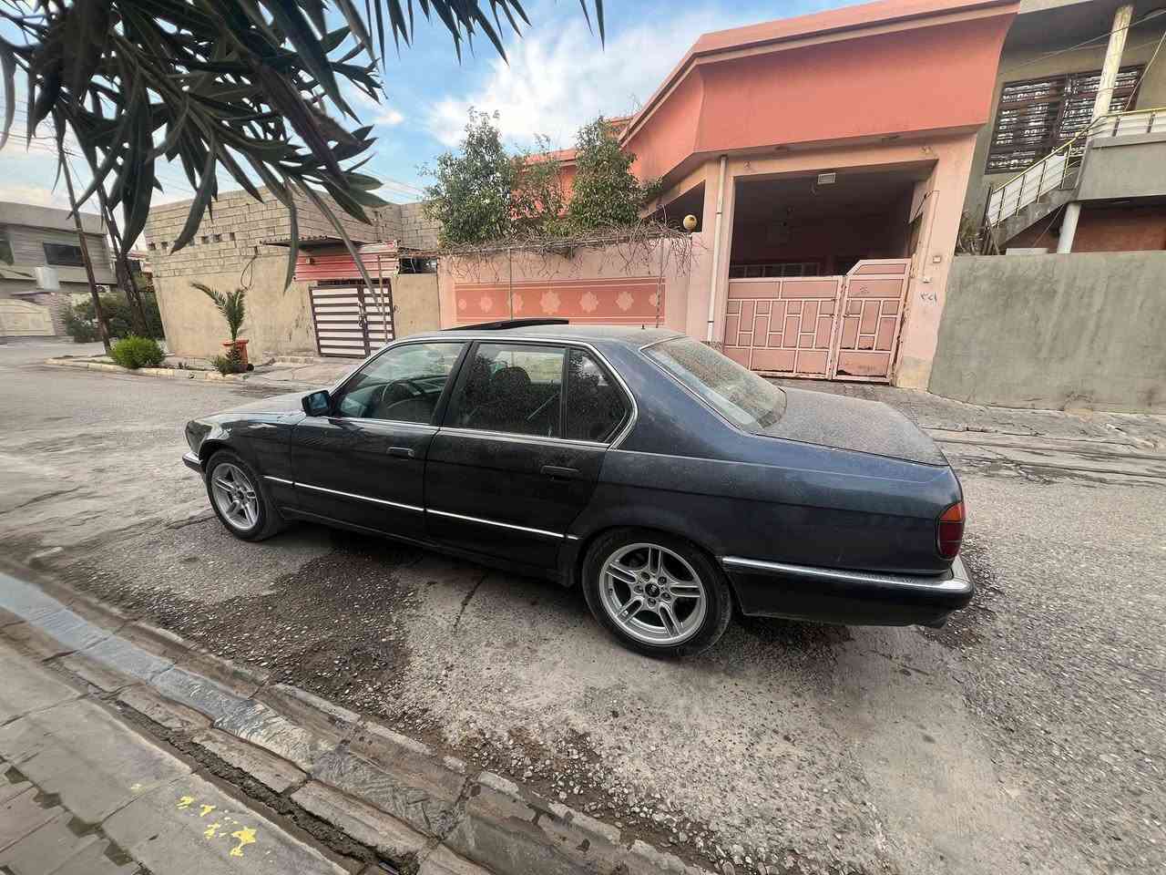 سلام علیکم
BMW 740 iA V8 1993 E32 
السعر : 60
السیاره فول فول مواصفات کهربائیات کامل شغال رقم صلاح الدین مشروع وطني بسمي صدر امامي خلفي جدیده وتخم تایرات ویل جدد کشنات کهربائي او هیتر السیاره یحتاج بس صبغ حزام السیاره موجوده مکاني کرکوك للاکثر استفسار  ***********
