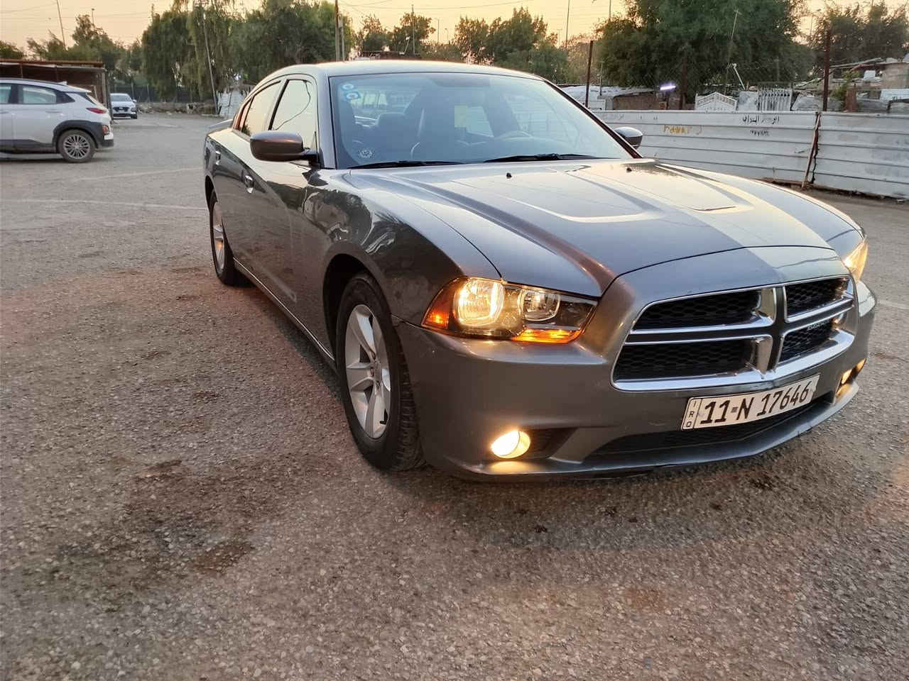 السلام عليكم
جارجر موديل 12 
ماشيه 115
كير طياره 8 نمر
بيها قطعه وحده فقط باب خلفي سرقه مبدل اصلي ومصبوغ 
بيها شويه بارد بلجاملغ الخلفي على كد رصعه 
بيها شويه بارد باب خلفي على كد جف الايد 

السياره محرك كير تبريد شواصي لغود راديترات كلها مكفوله 
على وضع الشركه حتى غاز التبريد على الشركه كله بلادي 

برغي ما مفتوح بلسياره 
داخلها مغلف جلد كشنات وأبواب وستيرن 
كلش نضيفه السياره 

ماشيه 115 ترايك وين ما يعجبك 

مكان السياره السيديه 
***********

سنويه بأسمي تحويل ثاني يوم
