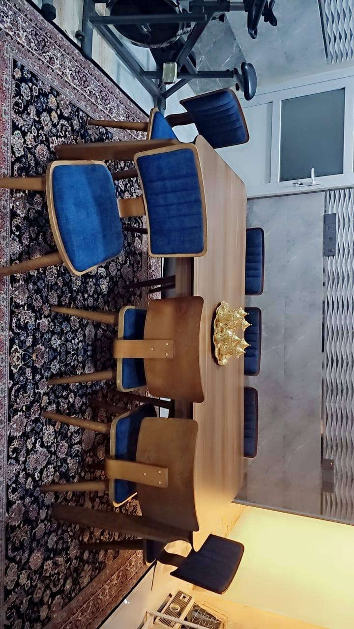 ميز خشب زان اصلي
8 كراسي عائلي 
تواصل *********** 
او بي مجال
