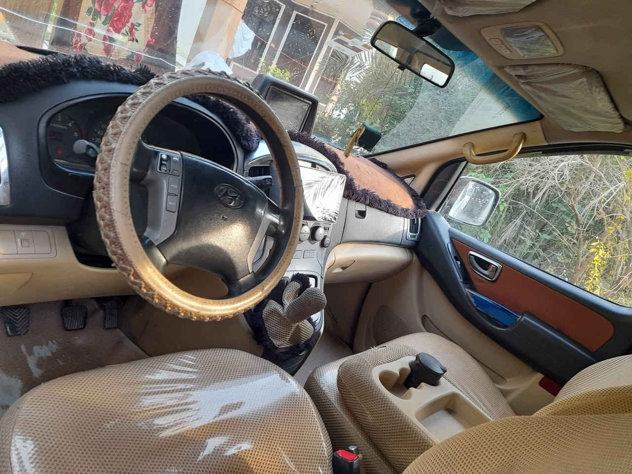 ستاركس موديل ٢٠١٠ 
سياره جاهزه من كلشي بيها طخه شويه بلباب موضحه بلصوره مكينه بيها تبخير  وبدون تنقيص
مكان السياره ديالى 
للإستفسار ع الرقم ***********
