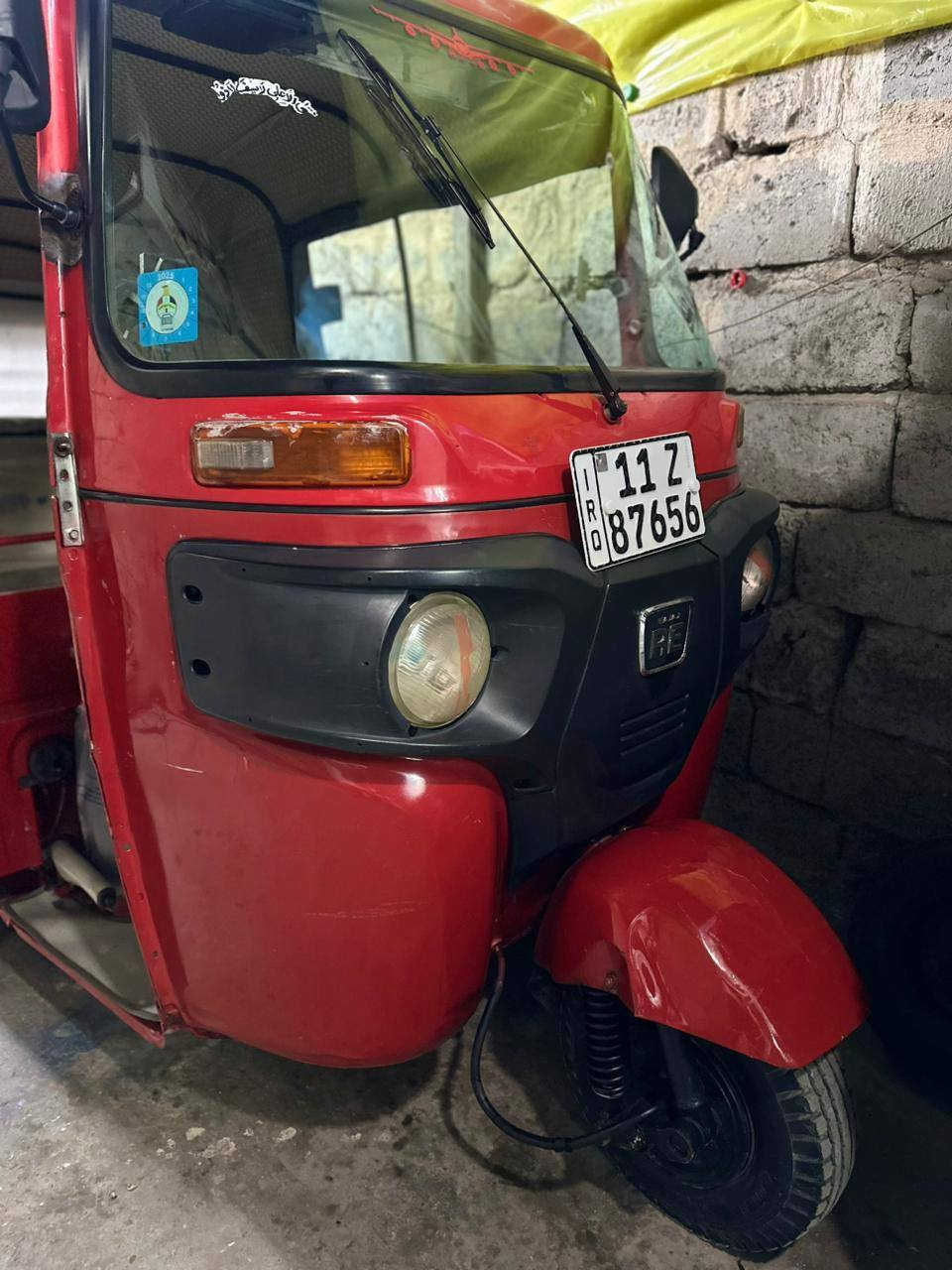 السلام عليكم تكتك 18 مكفوله فقط نكدات بسيطه (يعني طخات اصغر من الزغيره)الباقي كله مكفول رقم او سنويه انكليزي بسمي تحويل ثاني يوم التكتك بل حقيقه بعد احلا السعر 5 او100 اوبيها مجال مكاني بغداد حي الجهاد ***********
