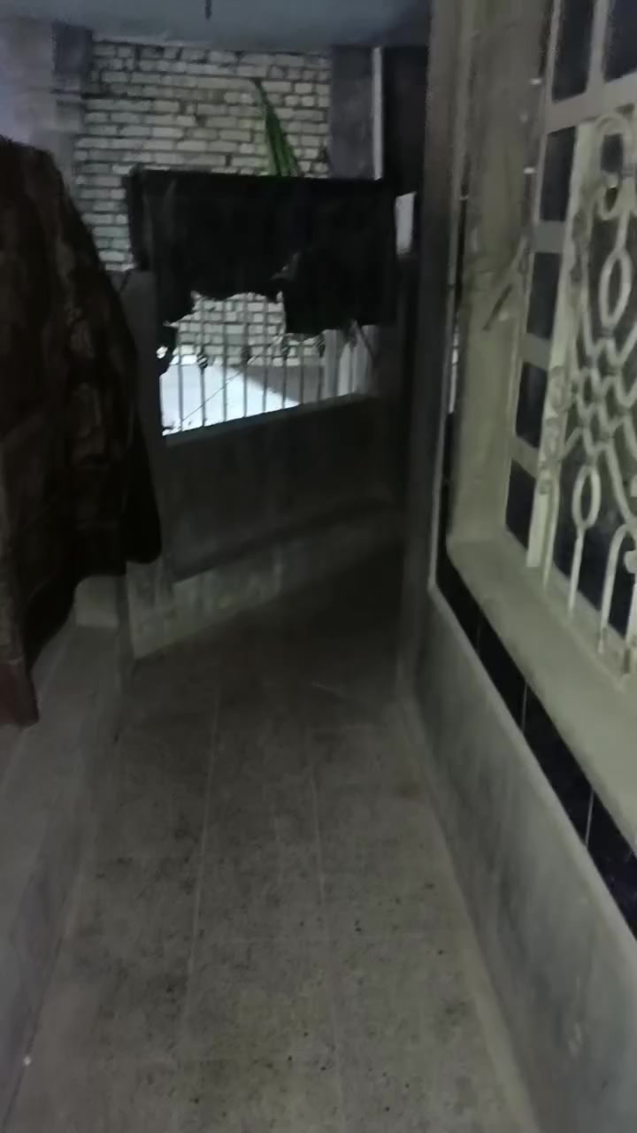 شقة للايجار طابق اول ابو البيت يريده ايجار مخزن فقط!!!! ايجار 350 ألف عنوان الحرية الدولعي شارع الغاز سعر 350 ألف الاتصال ابو سجاد مكتب بيت العز للعقار ***********
