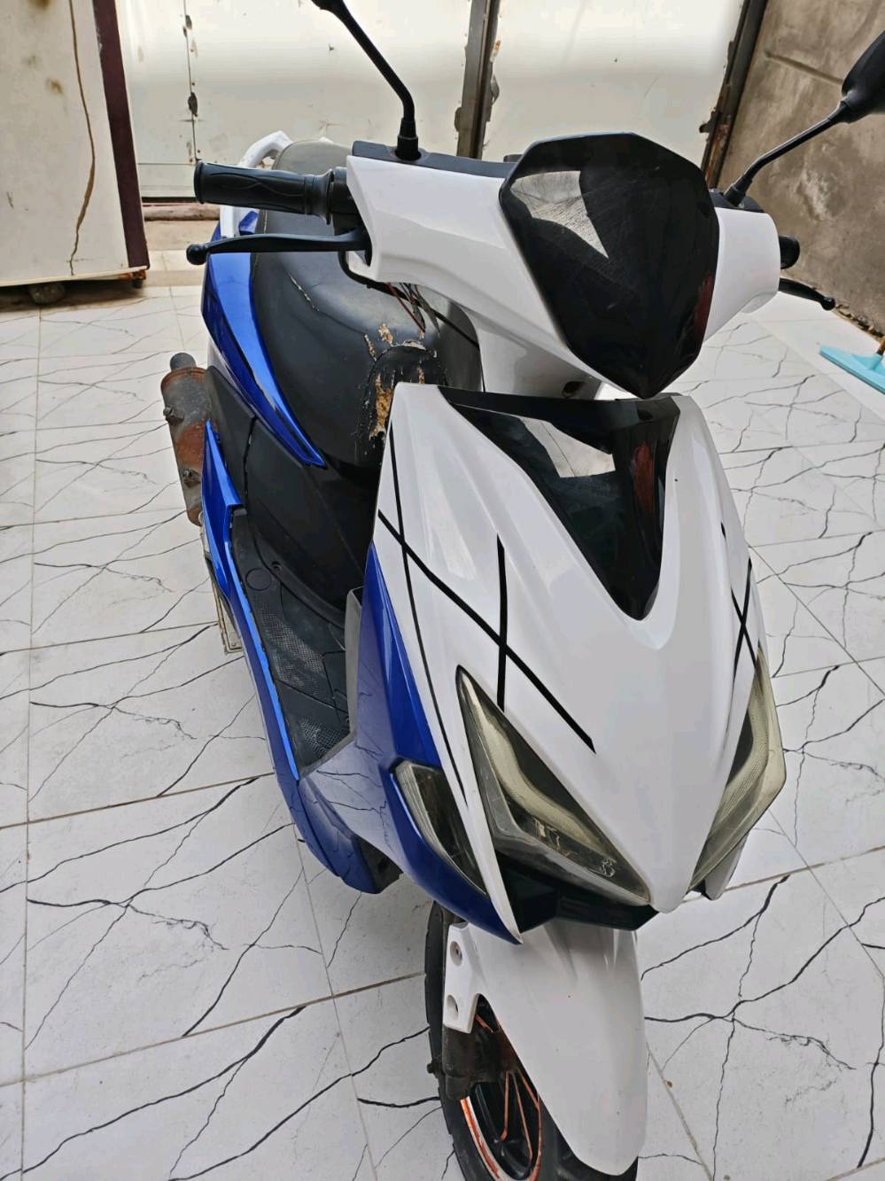 دراجة نارية نوع fs صيني سرعه 120
كفارات جدد تايرات جدد كهربائيات كلها شغاله السعر 375 ألف وبيها مجال قليل كلش 
رقم الهاتف ***********