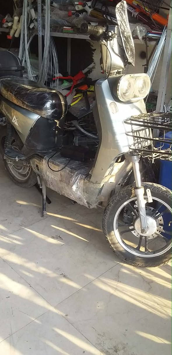 السلام عليكم ماطور شحن للبيع خمس بطاريات الماطور متروك تواصل على الخاص مفتوح رقم موبايل *********** موصل الجانب الايمن
