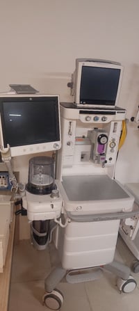 GE Carestation 650 عربة تخدير موديل حديث  مع مبخرة ايزوفلورين + موديول...