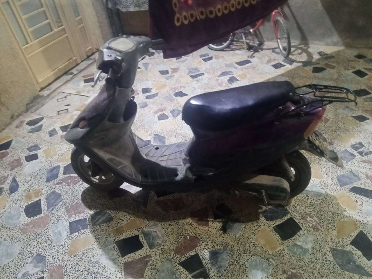 دراجه ام تسعه شغال كلشي بيها سلف هندر كهربايات محركها 100 سعرها 250 رقمي ***********
