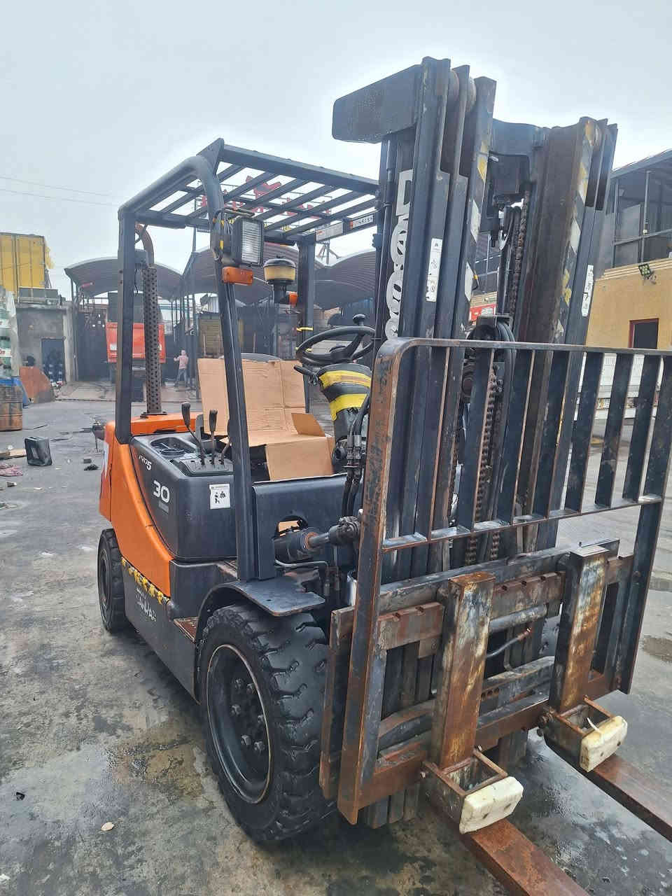 السلام عليكم شوكيه دوسان للبيع ٣ طن جب ناصي ٣ حركات موديل ٢٠١٥ السعر ٧٠ ورقه الاستفسار الاتصال *********** العنوان البصره
