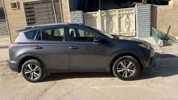 السلام عليكم للبيع 

تيوتا راف فور XLE موديل 2018

رقم اربيل الانكليزي الجديد

كير ومكينة مكفولات

ماشية 140.000 كيلو

مواصفات 

سلايد/بصمة/ بلوتوث /شاشه اعطال /سنتر لوك /ريموت/جام كهربائي/اشارات بالمرايه /بيها رادار بس عاطل وبعد 

وارد امريكي صور الحادث موجودة الي يحب

ضربت امريكا جاملغات وبنيد راجعات بارد 

صور السونار بالمنشور

وصور الضربة موجودة عندي 

ورقم الشاصي بالصور للي يحب يتاكد من الضربة 

بيه صبغ جاملغ الخلفي والباب الخلفي بالعراق

رقم الشاصي

JTMWFREV3JJ732720

السعر 168ورقة وبيها مجال

مكان السيارة بغداد حي القادسية

للاستفسار الاتصال 

***********

موجود واتساب

مهيمن
