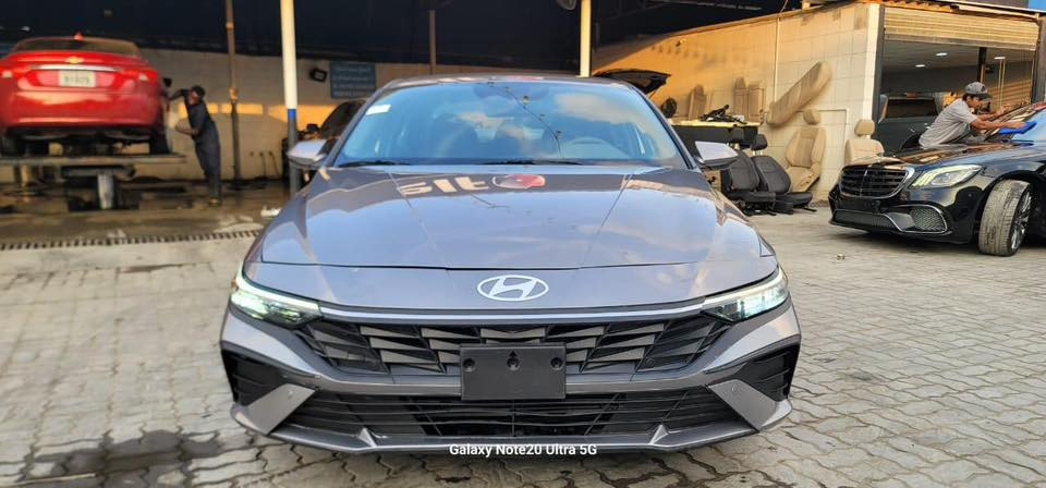 سلام عليكم
النترا وارد امريكي موديل2025 بدون رقم مكينة دوش2000 حادثها موجود بالصور ومكينة وكير كفالة عامة السعر 148$ 
وبيها مجال البجم امامي وخلفي كبس شرط 
مواصفات السيارة حساسات امامية وخلفية . رادار امامي وخلفي .وترحيب الصندوق عند الاقتراب وضعيات سياقة وتحديد مسار توقف ذاتي ليد نهاري ليد ليلي ولايت زنون واربع دسكات  ومانع انزلاق والسيارة حلوة وبعدها زيرو 
عنوان ناصريه مركز 
رقم الهاتف *********** واتساب او اتصال
