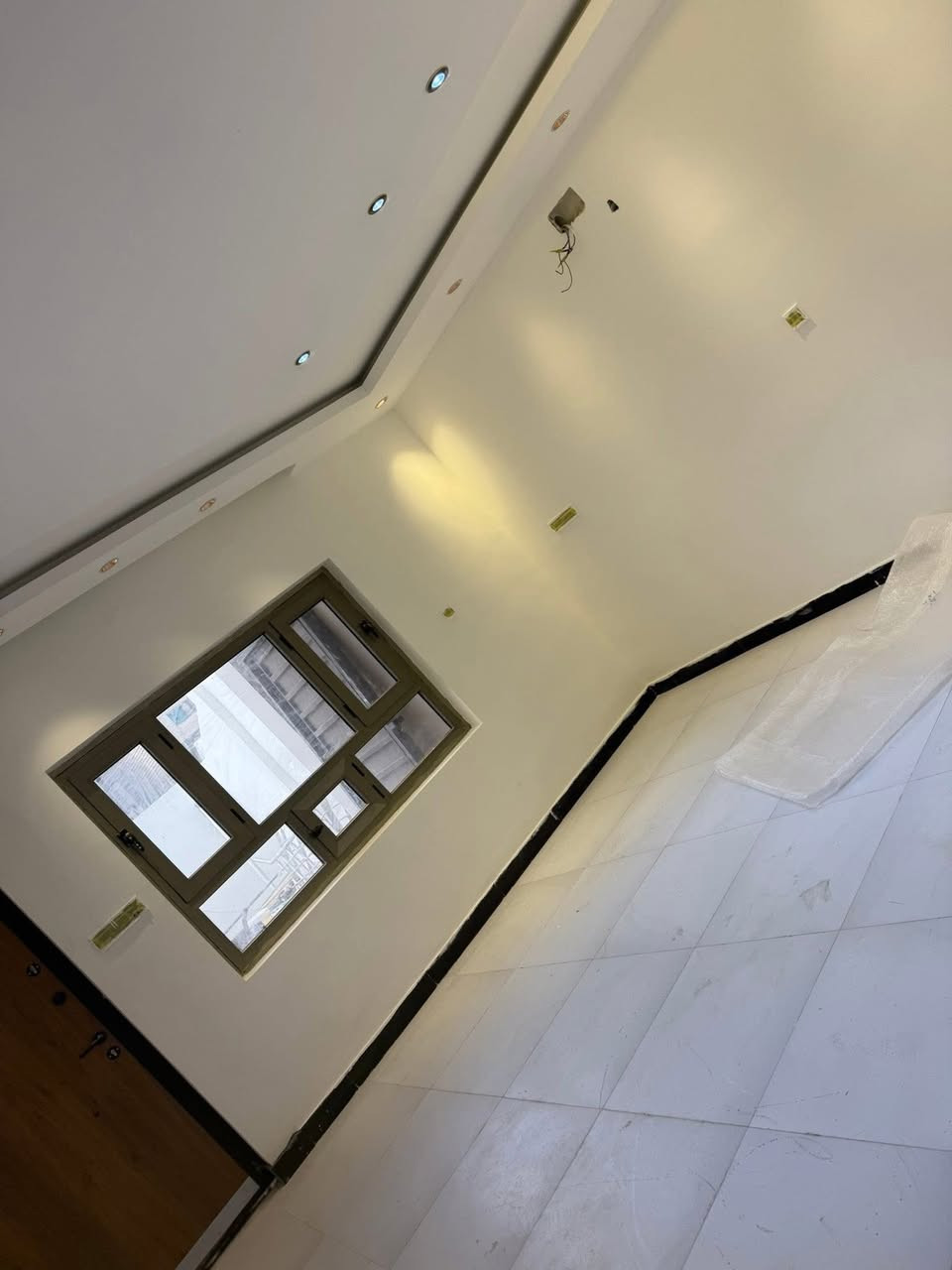 172 متر طابو صرف الدوره حي المعلمين 
الواجهة 7.5 
يحتوي على 5 غرف نوم مع صاله ومطبخ وخدمات 
حديق وكراج  طابقين نظيف جدا 
السعر 375 
للاستفسار 
*********** ❤️
