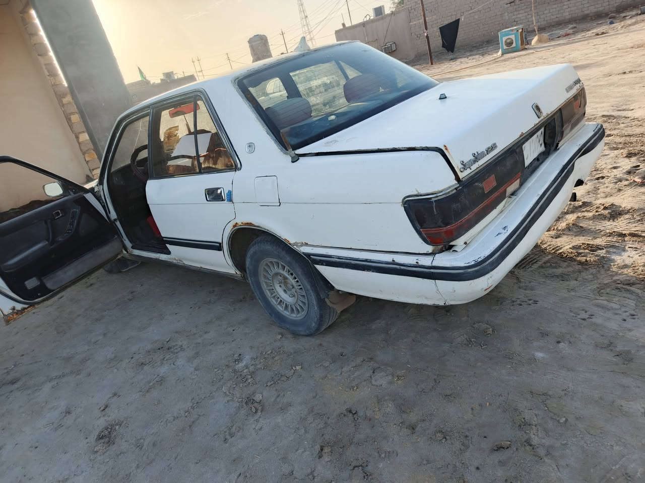 السلام عليكم سياره سيدان رقم بغداد مشروع وطني بأسمي السياره مكاني السماوه الشراي يتصل ع رقم ***********
