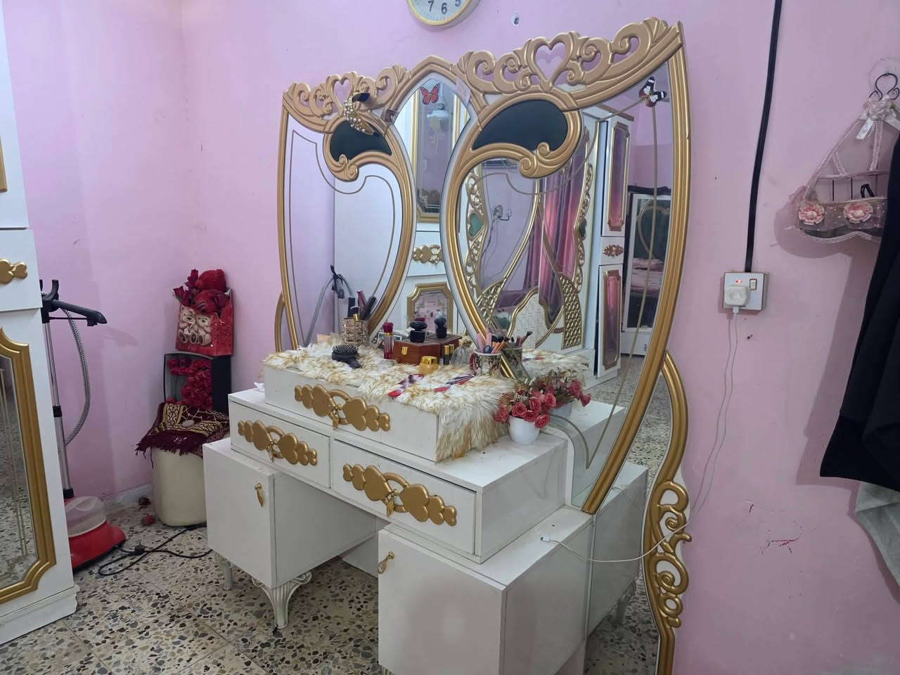 للبيع
كاونتر BDF شغل درجه اولى ما مستخدم 
وغرفة نوم تركيه ما ستخدمه
الأستفسار ***********
