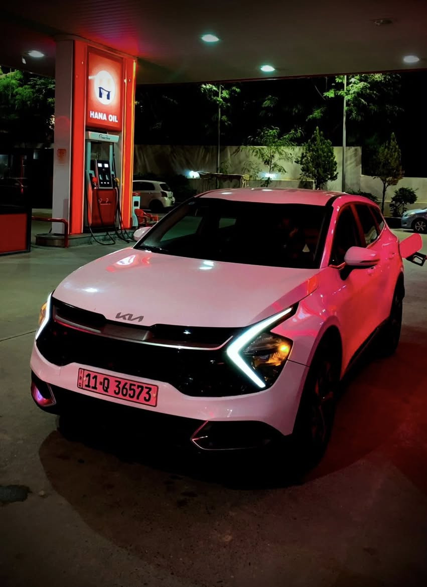 السلام عليكم للبيع فقط
كيا سبورتج - Kia Sportage EX 
موديل : 2023 
ماشية : 21 mi
محرك : 2500 
كير : 8 نمر ❤️
شاشه متصلة -      Android Aut
   -Apple CarPlay 
كامرة خلفيه وبصمة تشغيل وبصمة ابواب - حساسات خلفيه 
مثبت سرعة 
تشغيل عن بعد 
رادار امامي - رادار بلمري 
سياقة ذاتيه - نضام خروج عن المسار 
كشنات جلد تدفئة 
كرسي سائق كهربائي 
شحن لاسلكي 
كراسي شحن  -   Type-C
تبريد قطعتين 
اوتوهولد - نضام نزول منحدرات 
اشاير بلمري 
هاند بريك بصمة 
فول تحكم ستيرن 
ثلاث وضعيات - سبورت - نورمال _ سمارت _ 
تبريد بيانو 
اوتو هولد 
___________
رقم بغداد ب اسمي 
السياره حادثها جاملغ امامي وحافه البنيد ايرباك ستيرن فقط _ وباب سايق صار عندي بيها طخه كلش صغيره ترجع بارد 
___
بالعافيه ع ياخذها 
السعر : 195 وبيها مجال

مكاني بغداد الكاظمية - او التاجيات قرب المرور 
وهاذا رقمي ؛ ***********
