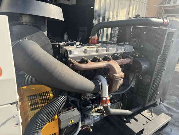 بيركنز ٢٠٠ كيفي مستعمل ٢٠٠٠ ساعه جديد بشرط الحمل وما مفتوح  *********** واتساب ماسنجر
