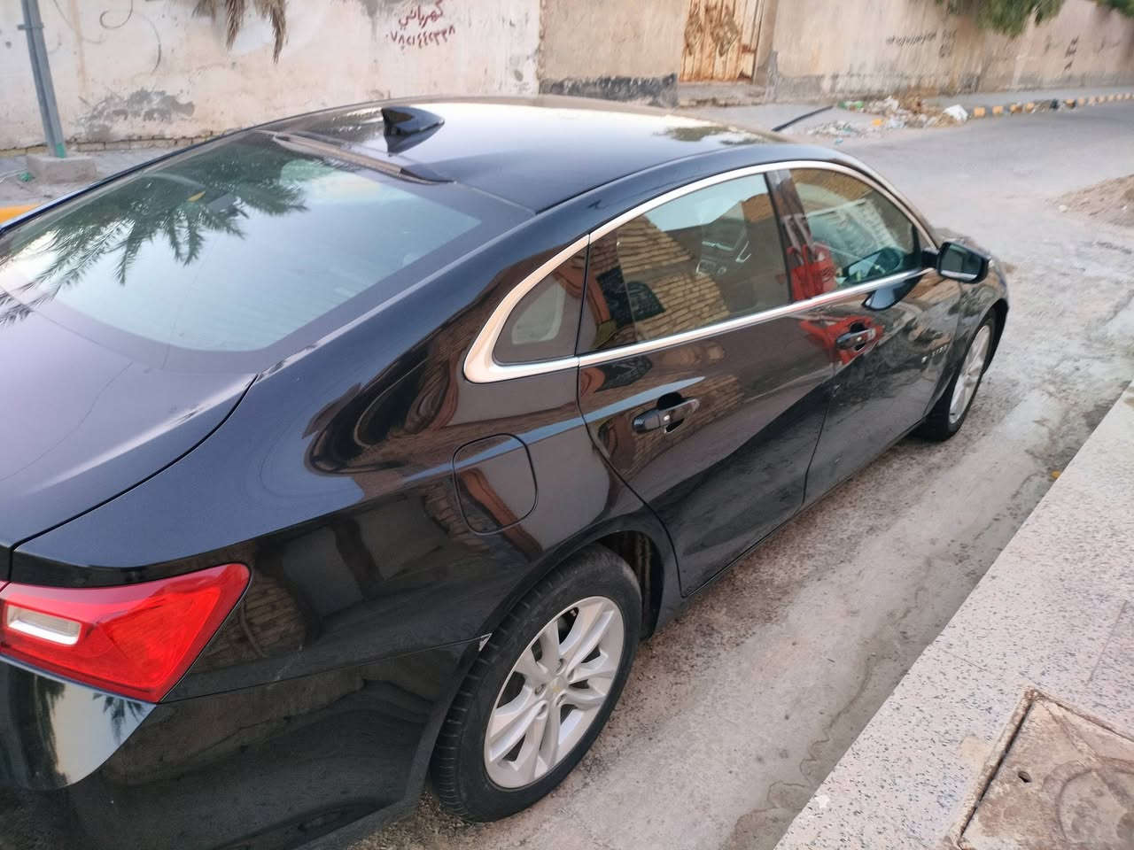 ماليبو 18
رقم بغداد بإسمي 
ماشية حوالي 90 ميل
گير محرك حدادية تمام 
تبريد منظومة ثلج 
حادثها فقط لايت و اصبعين من البنيد بارد فقط
و چاملغ خلفي و باب خلفي كلير بدون لا طخة و لا تعديل 
بدون ايرباك #بدون_ايرباك
بالعراق صارت بيها طخة بين الچاملغ الأمامي و الباب و رجعت بارد 
120 ورقة و مجالها بسيط 
أو مراوس حسب القناعة و يفضل اكاديا أو ترافرس
مكانها بالكوت و تحويلها شوكت ما تحب 
***********
***********
