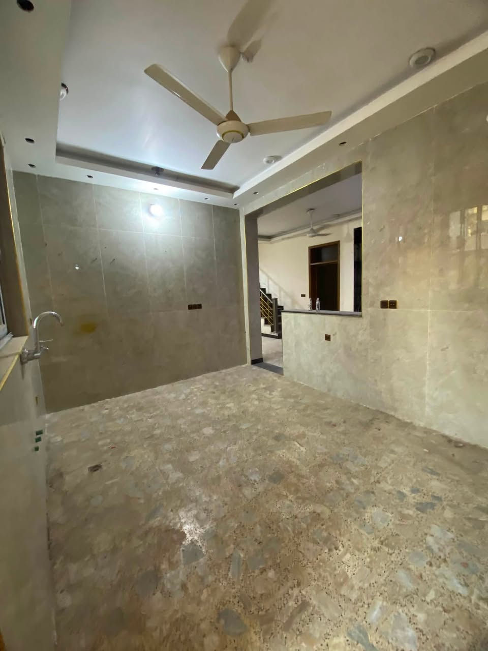 دار لليجار مساحه 160متر 3غرف نوم 🛌 +ستقبل+صاله+مطبخ+صحيات 
موقعه كلش ممتاز 📍العنوان بغداد الدوره مدخل البوعيثه مجمع السلام قرب السيطره بيت كلش جبير اواسع 
الاستفسار ***********
