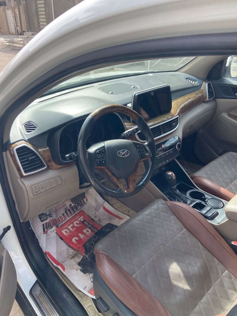 توسان موديل 2020 فول مواصفات خليجي بيها بارد بالجاملغ الخلفي ورصعات2 خفيفه بالبنيد مبينه بالصوره السعر 200 رقم تلفون ***********
