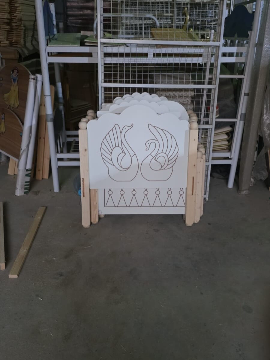 ⁨ سرير عرراقي ذو متانة جيدة  يتحمل اوزان متوفر بألوان وموديلات جميلة يوجد.  دوشمة او نقش سي ان. سي. 
للحجز او الاستفسار يرجى المراسلة او الاتصال. على 📞
 *********** 
#معرض_الفارس_للاثاث #سرير #سرير_نفر #سرير_عراقي #اثاث⁩
