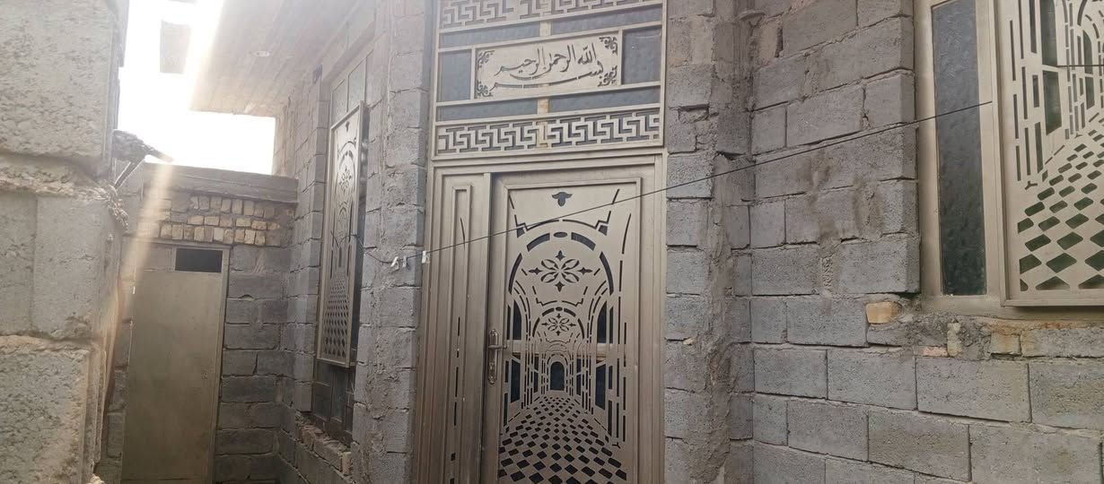 بيت للبيع في الازركية قرب جامع سعد بن معاذ   قرب السدة 
150 متر واجهة 10
غرفتين وصالةو مطبخ واستقبال 
للاستفسار الاتصال علئ الرقم

 ***********

***********
