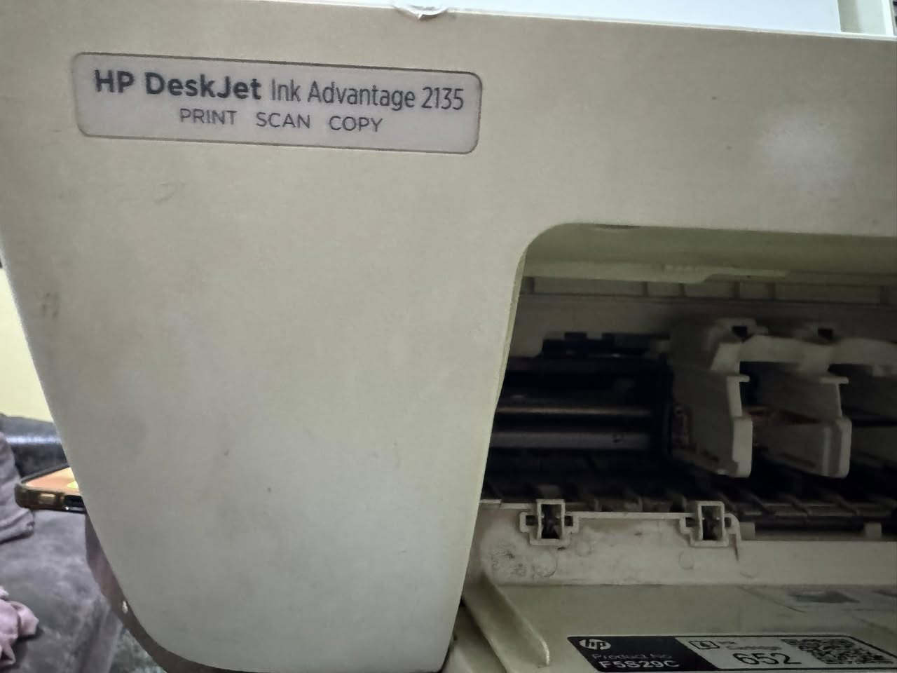 طابعة الوان HP DeskJet Ink Advantage 2135 Printer/Scanner
مستعمله عايزها فقط تنملي حبر 

هذه طابعة HP DeskJet Ink Advantage 2135، وهي جهاز متعدد الوظائف. 
الوظائف: طباعة، مسح ضوئي (Scanner)، ونسخ. 
التقنية: طابعة بنفث الحبر (Inkjet) مصممة للاستخدام المكتبي أو المنزلي. 
المميزات: تدعم وضع علبة واحدة للطباعة، وتستخدم علب الحبر HP منخفضة التكلفة. 
السرعة: تصل سرعة الطباعة باللون الأسود إلى 7.5 صفحة في الدقيقة، وبالألوان إلى 5.5 صفحة في الدقيقة.
م


**إذا كنت صاحب هذا الإعلان وتريد حذفه لأي سبب، رجاءا أرسل رسالة إلى الدعم الفني**