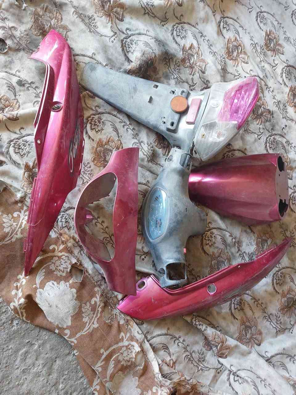 كفرات ماكس بنغولي عايزات بس الوجه التخم كفرات والبك لايت والدشبول السعر 40 الواحد مكاني نجف حي الانصار ***********
