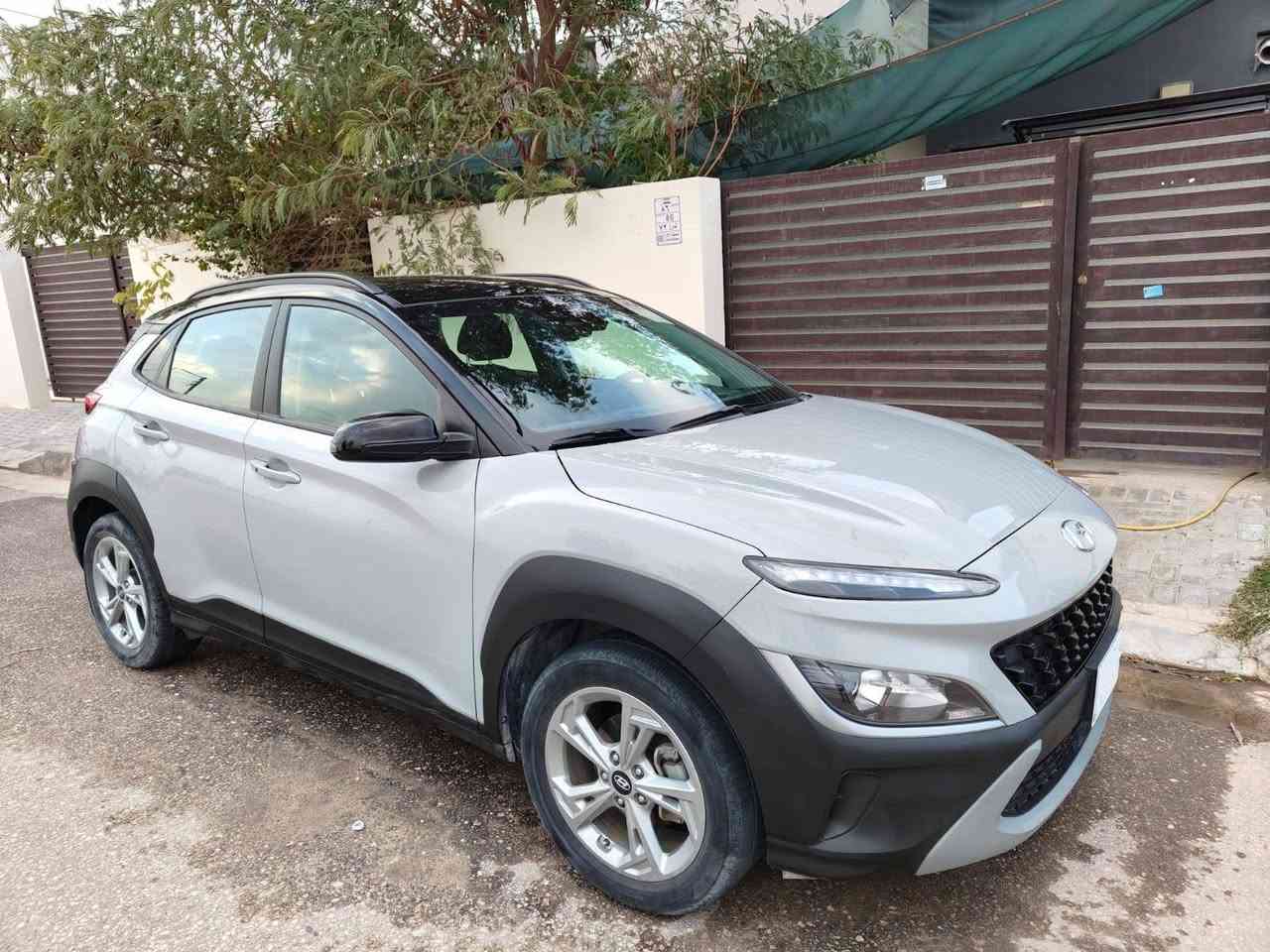 السلام عليكم
هونداي كونا ٢٠٢٣ hyundai Kona SEL 

ماشية 20 ألف ميل

حادثها فقط منطقة اللايت وطرف الجاملغ جهة السايق وراجع بارد

جميع الايرباكات سليمة

تو ويل ومحرك 2000 دوش المرغوبة 

بصمة تشغيل

بصمة ابواب امامية

تشغيل عن بعد 

توقف ذاتي 

قيادة ذاتية  

اشاير بالمري

لد امامي 

شاشة كبيرة 

كامره دوراة 

تحكم ستيرن جهتين

كرسي السائق عالي تحكم كهربائي 

مثبت سرعة

ثلاث انظمة قيادة

تحديد سرعة

تحديد مسار

***********

***********

السعر= 159 ورقة

مكان السيارة بالنجف
