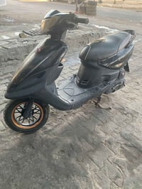 ماكس للبيع السعر 300وبيها مجال مكان مدينة الصدر 07716414903