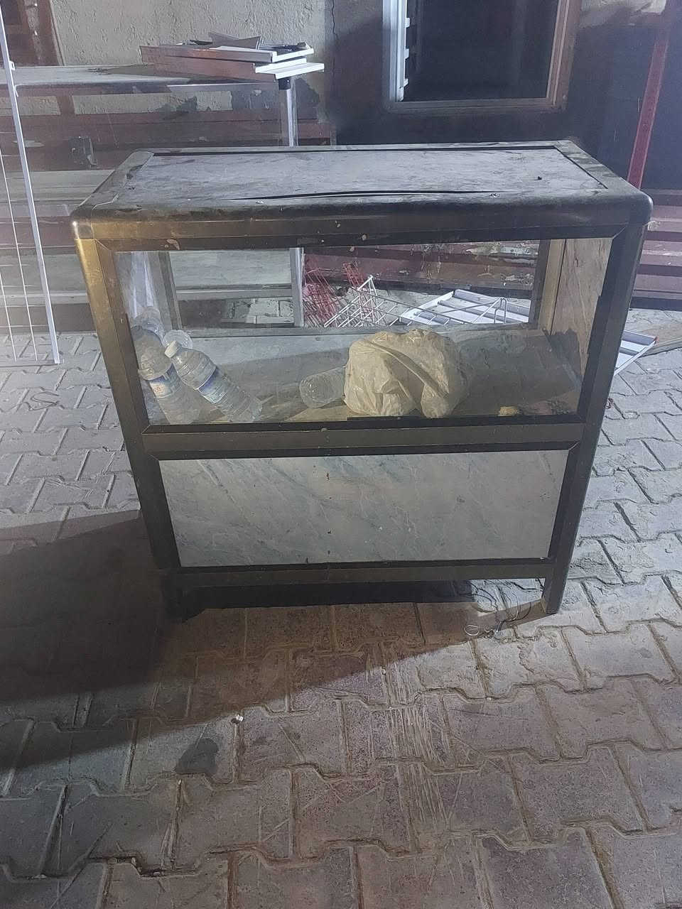 عارضات محل الامينوم مستعمل سعر ٢٢٥ وبي مجال قليل مكان ملحق حي الأنصار للتواصل ***********

