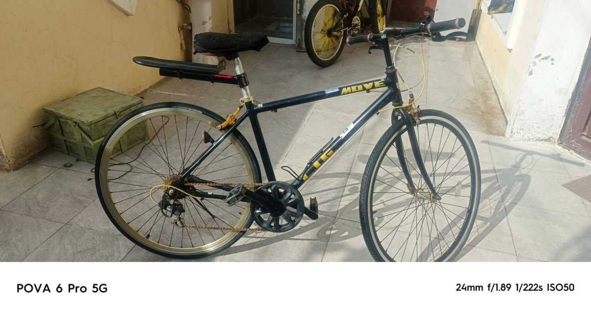 السلام عليكم.  👋
بايسكل للبيع ماركة MOVE المعروفة    🚲
  البايك لون مميز جداً  وقطعة نادرة    ✔️
البايك صنع في اليابان     🇯🇵
المعدن الالمنيوم بلكامل      
ويالة المنيوم طبقتين.     ✅
وزن خفيف جداً 💯
الحجم.  28فريم عالي   👌
العكرب شيمانو 7×1 نمر 
البايك مختم بكل مكان كلة ختم واحد ♣️
البريكات ماركهpro max    
التايرات تايرات جدد
سيبايه خلفيه مال ترحال اصليه✅      
البايك كلش ناعم وسريع بلمشي ونريح بلسياقة 
البايك نضيف جداً كما موضح بلصورة 
البايسكل بلحقيقة احلة من الصور.📸
السعر125 الف وبي مجال  💬
التواصل *********** واتساب 📱☎️
العنوان: بغداد
